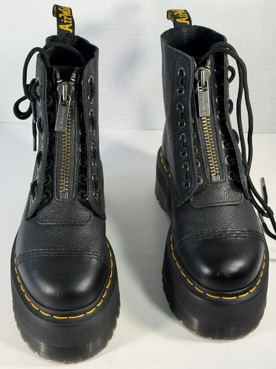 Dr. Martens Shoes - Women's Size 8 Dr Martens Sinclair Boots